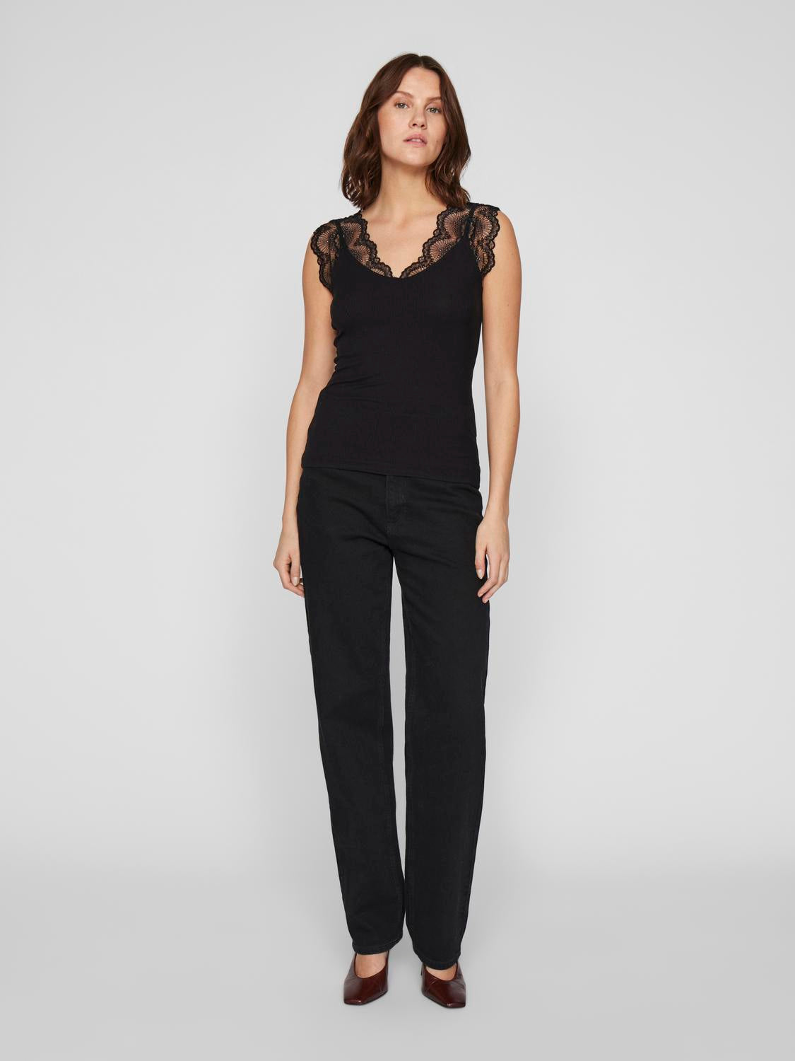 model_shot-front_full